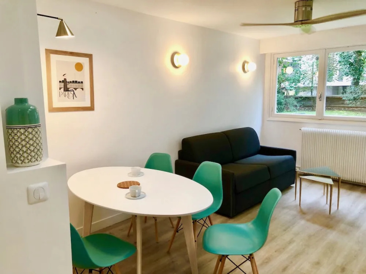 Apartment Tour Eiffel and Parking — отель с удобствами в Париже