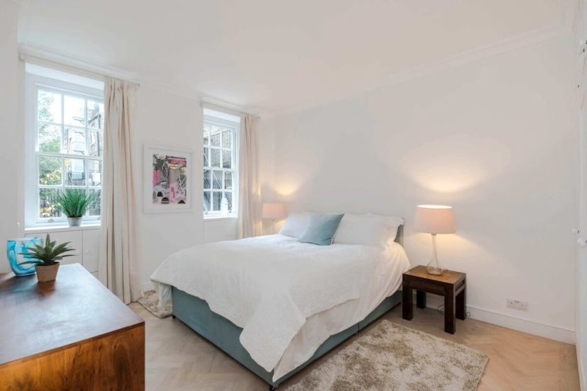 Bright and Leafy 1 Bedroom Flat in the Heart of Chelsea — отель с удобствами в Лондоне