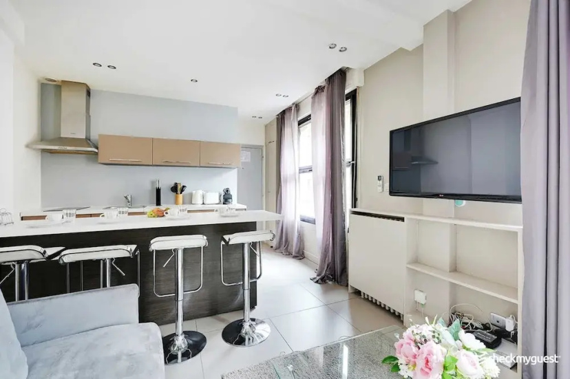 Cosy Apartment - 1br/4p - Gare Saint-lazare — отель с удобствами в Париже