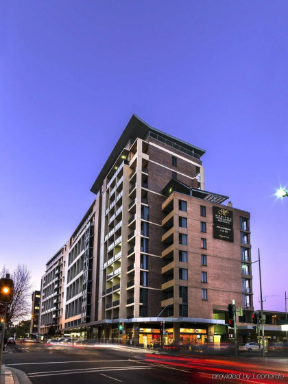 Meriton Suites George Street, Parramatta — отель с удобным расположением в Сиднее