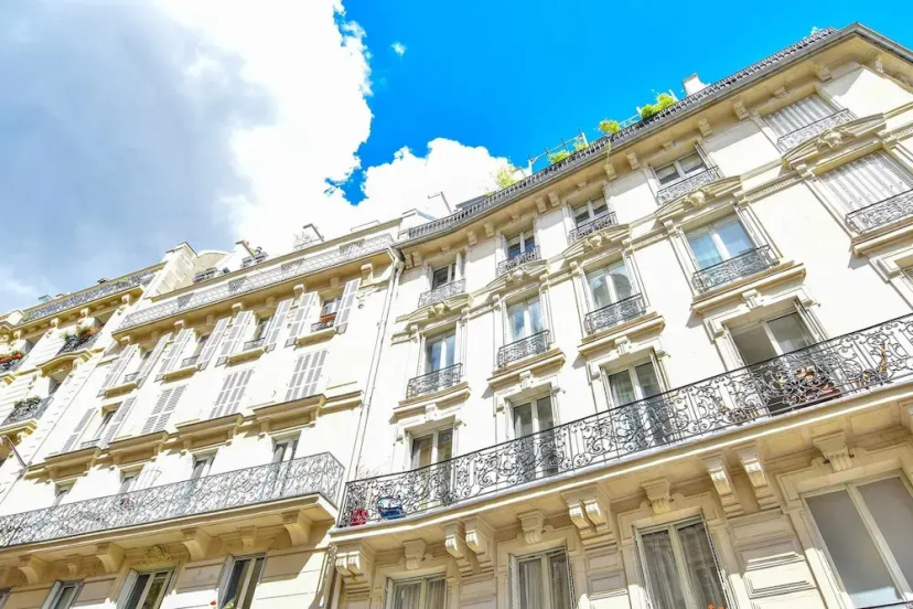 Цены на Charmant Appartement - 3BR 8P - South Pigalle в Париже