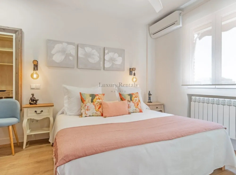 Apartment for 4 in Chamberi ( Plaza Olavide II ) — забронировать отель в Мадриде
