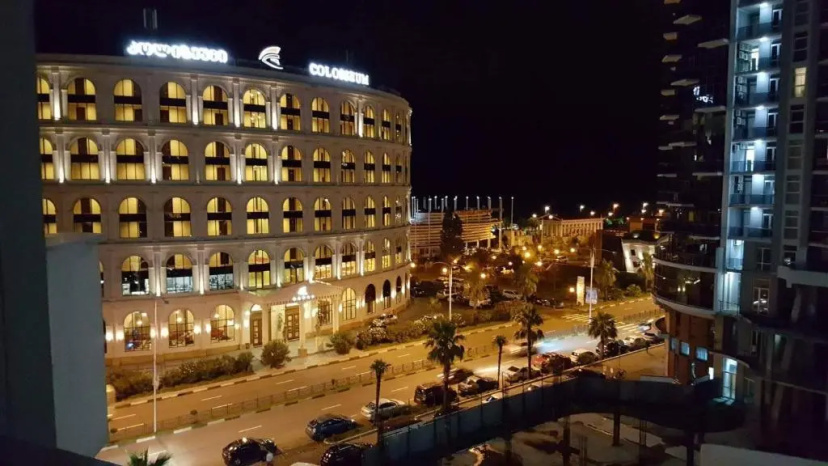 Lia's apartment in Orbi — забронировать отель в Батуми