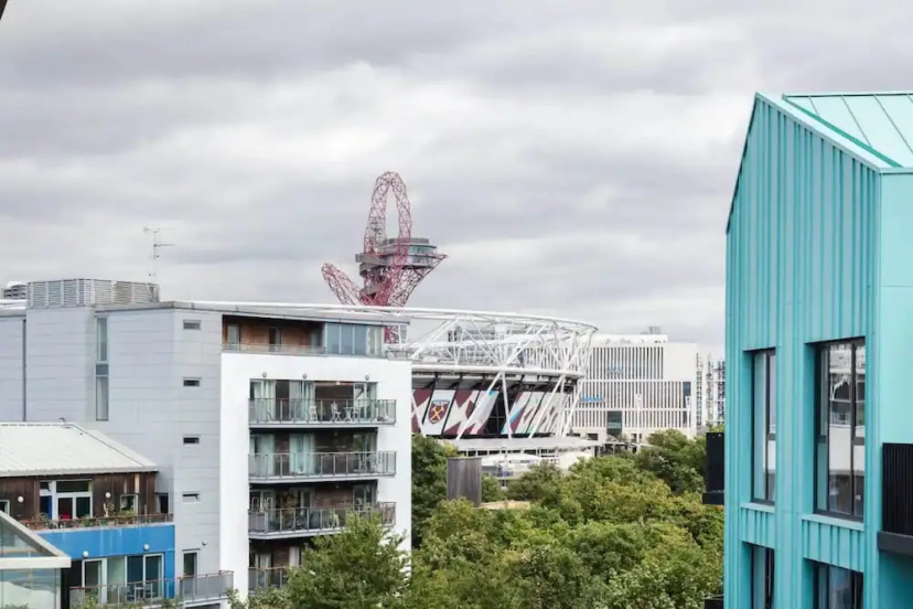Bright 1 Bedroom Apartment in Hackney Wick With Balcony — отель с удобным расположением в Лондоне