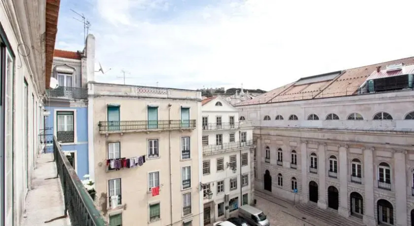 Spacious Sunny Flat- Baixa / Rossio — комфортный отель в Лиссабоне