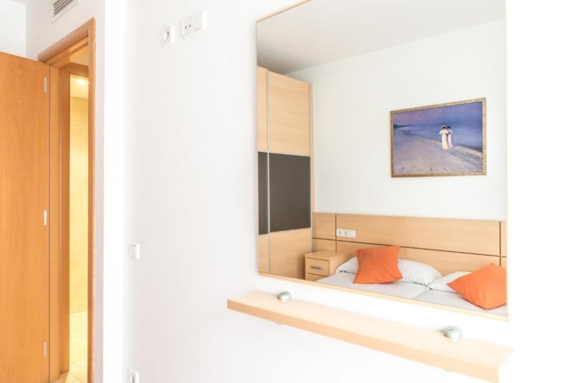 Apartamentos Navas 2 — отель с удобствами в Барселоне