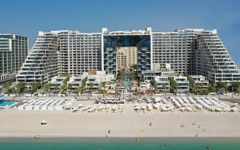 Цены на Stunning 3-bedroom Retreat at Five Palm Jumeirah With Spectacular Views and Direct Access to the West Beach в Дубае
