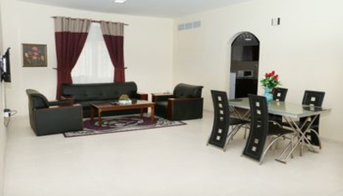 Al Usra Furnished Apartments — отель с удобствами в Аджман