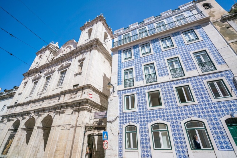 Modern Apartment in Chiado (The Heart of Lisbon) - 2 — отель с удобствами в Лиссабоне
