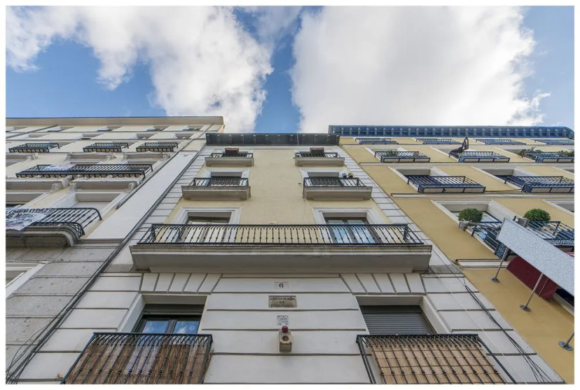 Цены на Brand new apartment next to Puerta del Sol в Мадриде
