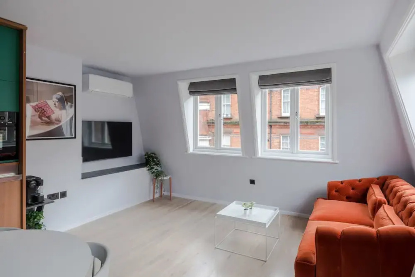 Цены на Casa Emilio - Soho - by Frankie Says в Лондоне
