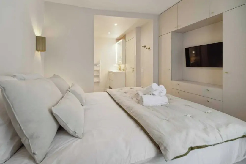 Chic 2br/4p Apartment - Saint-tropez Lices — отель с удобствами в Сент-Тропезе