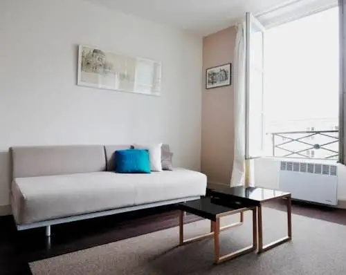 Appartement Sur la Place de Contrescarpe — отель с удобным расположением в Париже