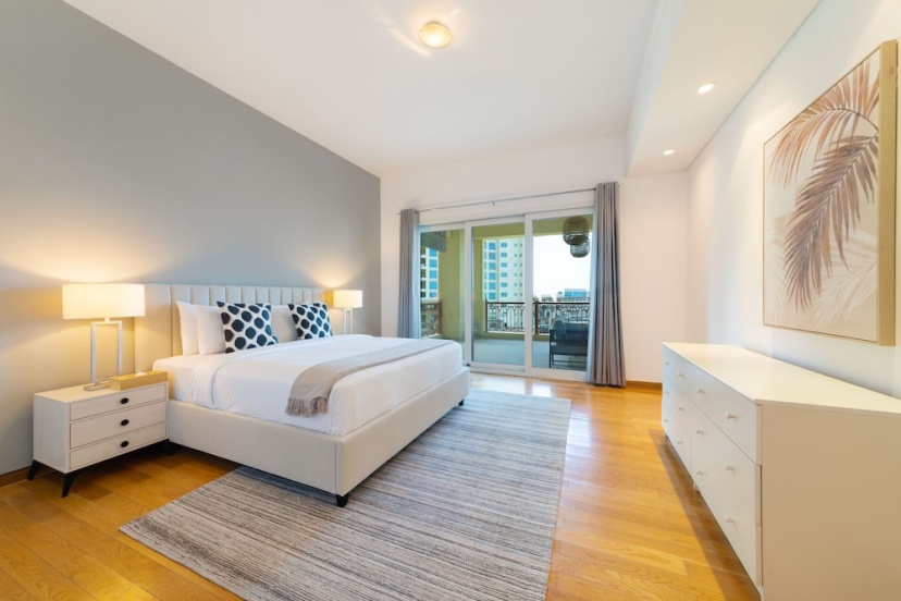 Maison Privee - Exclusive Apt with Seafront Views over Palm Jumeirah — отель в Дубае, Объединенные Арабские Эмираты