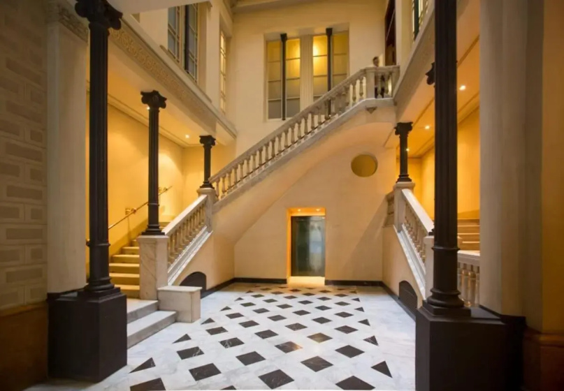 Цены на Elegant 3-bedroom Apartment in the Heart of BCN в Барселоне