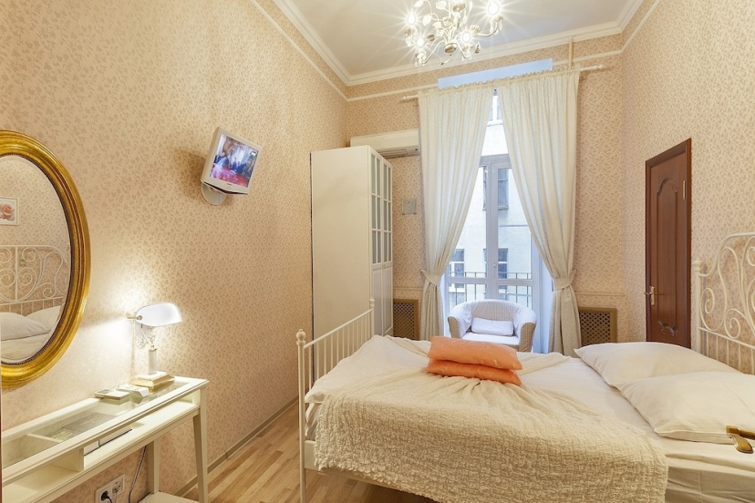 Цены на Friends apartment on Vosstaniya в Санкт-Петербурге
