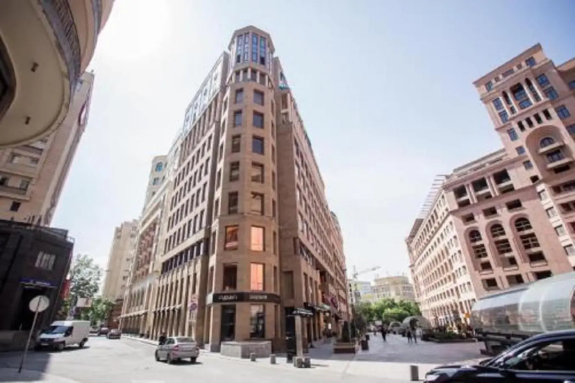 Цены на Northern Avenue 2 bedroom Newly Renovated and Modern apartment HH101 в Ереван