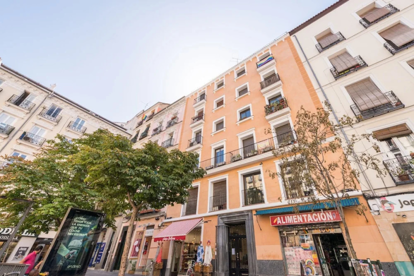 3 Bd Apartment Perfect Location in Plaza de Chueca — отель с удобствами в Мадриде