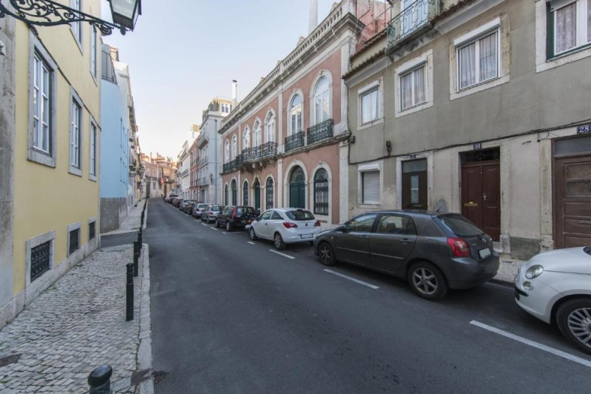 Traditional Duplex Apartments in Principe Real 3 — отель в Лиссабоне, Португалия