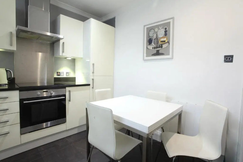 Walk to Notting Hill /Paddington 1 B/R with patio — отель с удобствами в Лондоне