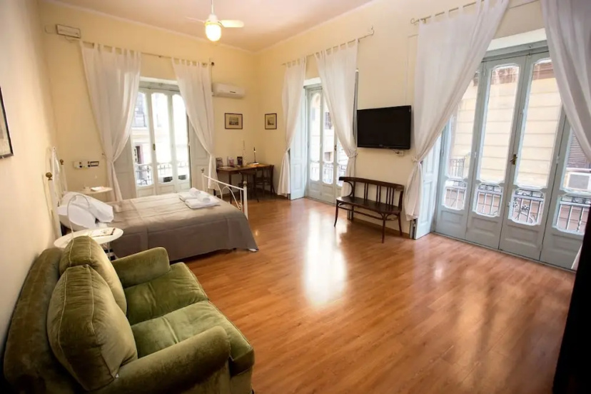 Apartment - Ciccone III BH 100 — отель в Неаполе, Италия
