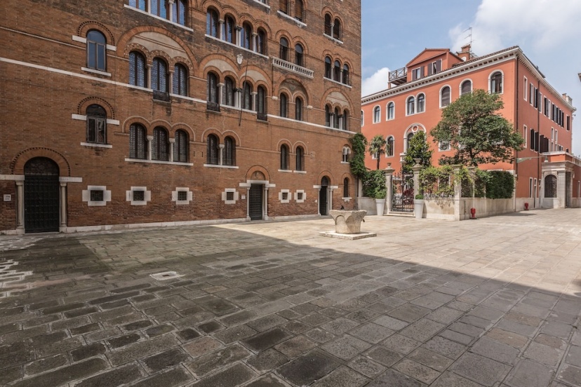 The Venetian Penthouse — отель с удобным расположением в Венеции
