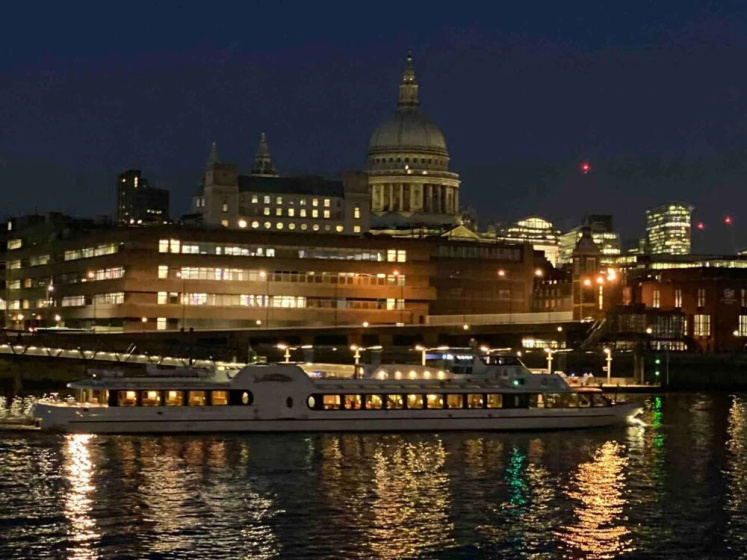 Remarkable Apartment Near London Tower Bridge — забронировать отель в Лондоне