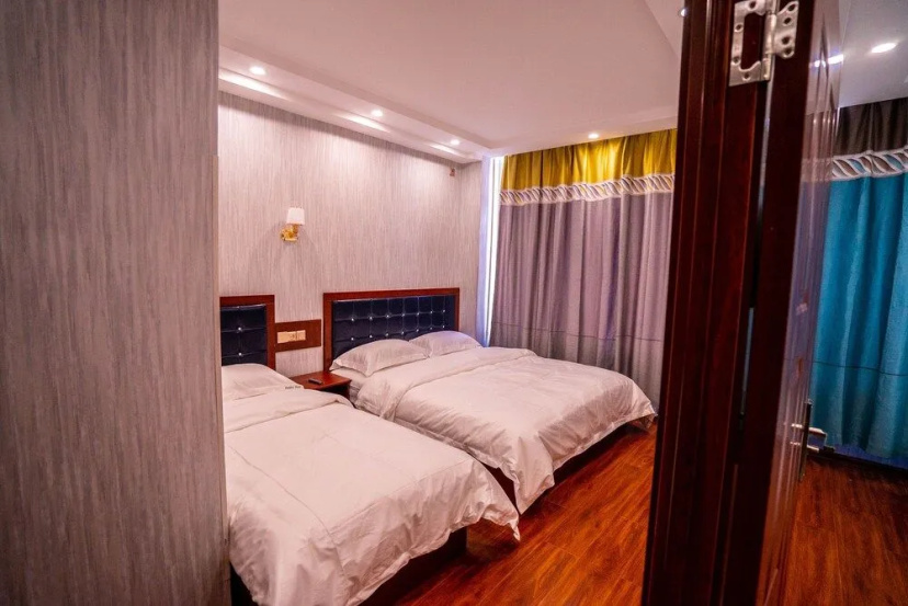 Цены на Holiday Hotel в Владивостоке