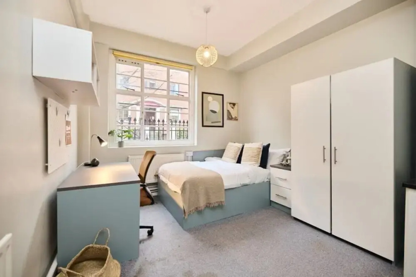 Deluxe Room 10 - Louise House Summer Youth Accommodation — отель в Лондоне, Соединенное Королевство