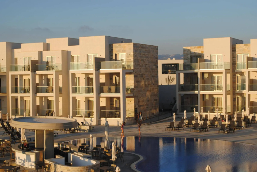 Amphora Hotel & Suites — отель с удобствами в Пафос