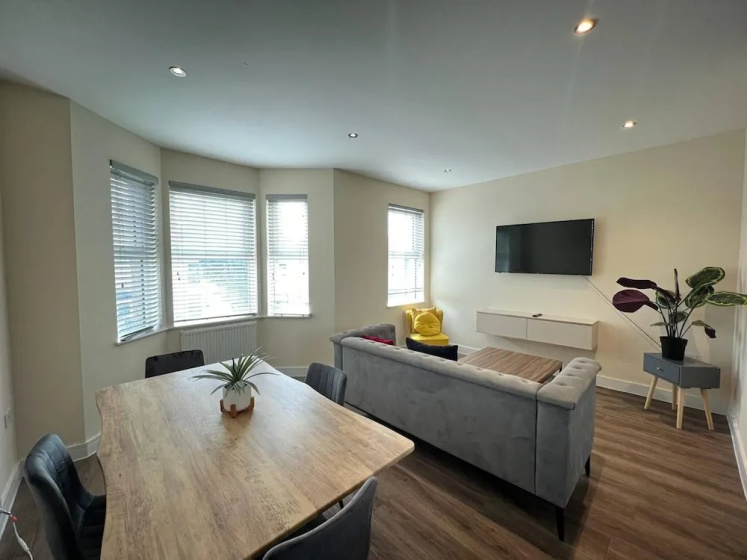 Цены на Vibrant and Cosy London Apartment в Лондоне