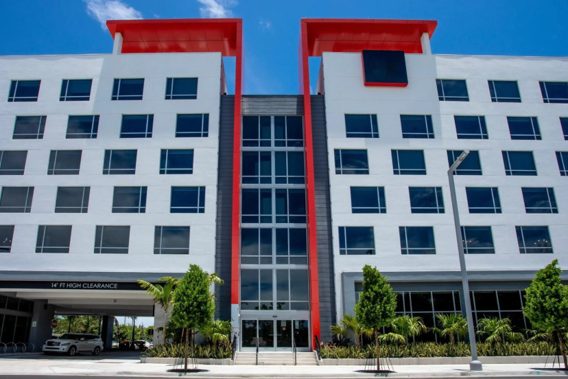 Kompose Boutique Hotel Miami Airport — забронировать отель в Майами