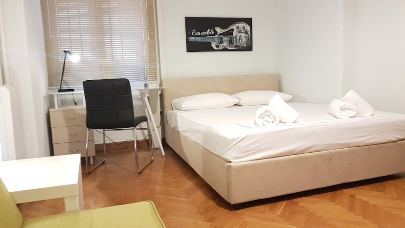 Erra - Violet - Neoclassical - Athens Center,220m²,7 BD,3 BATH — отель с удобным расположением в Афины