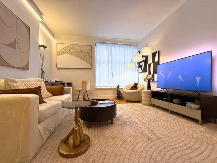 Цены на Cosy Mayfair Hideout on Prestigious Street в Лондоне