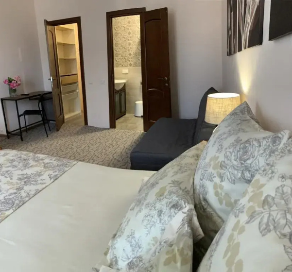 Цены на Guest House Zolotaya Gavan в Геленджике