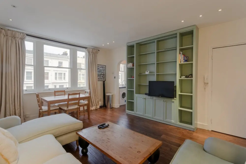 2 Bedroom Apartment Near Kensington Olympia Station — комфортный отель в Лондоне