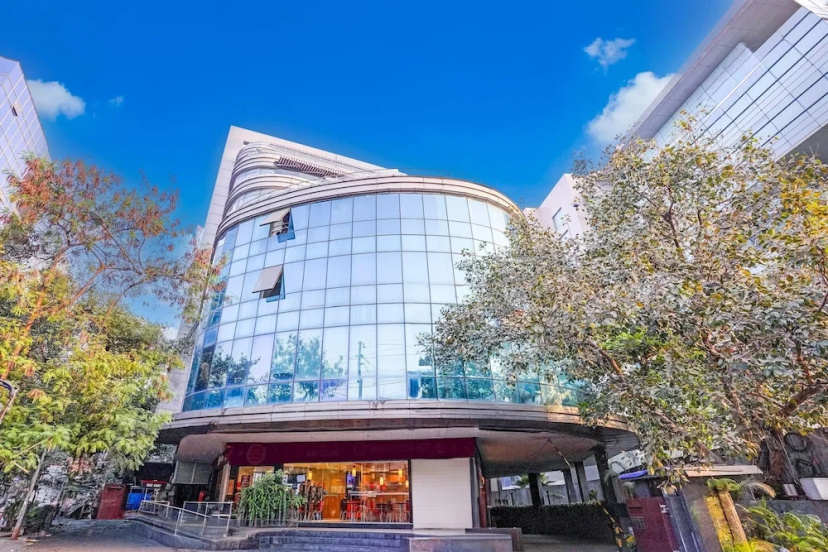 Luxurious Stays at Times Square Le Western Mumbai — забронировать отель в Мумбаи