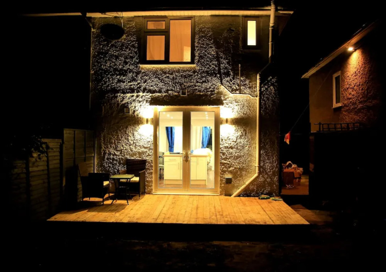 A Modern, Comfy Newly Remodeled 2bd House — забронировать отель в Лондоне