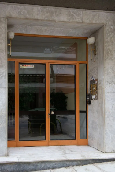Candy apartment close to Koukaki neighbourhood — отель с удобствами в Афины