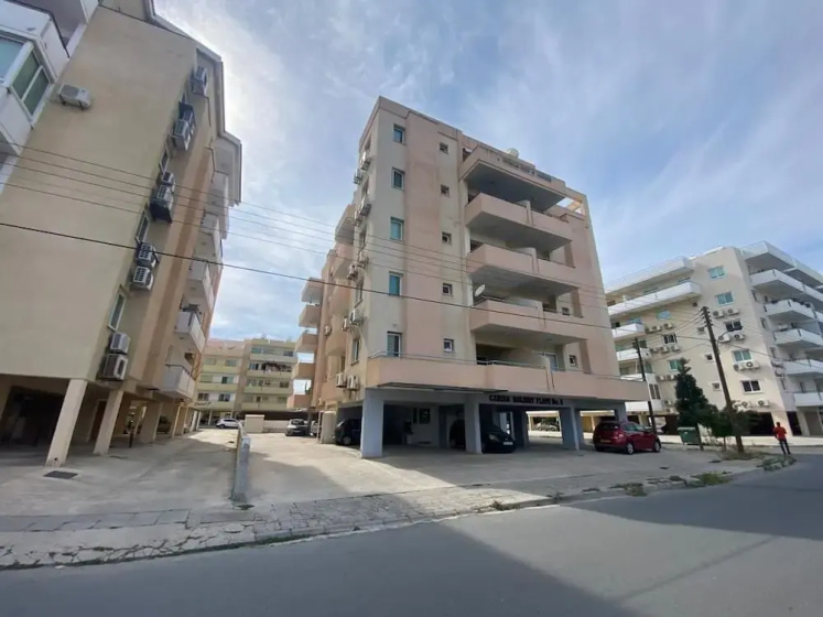 Andrea 3-BR Apt in Mackenzie With Pool 4 — отель в Ларнака, Кипр