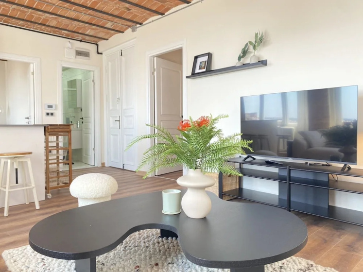 Flat w City View Near Galata Tower in Istiklal Ave — забронировать отель в Стамбуле