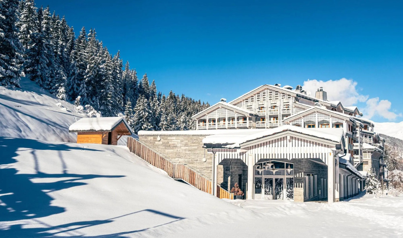 Kurort Ecrin Blanc Courchevel — отель с удобным расположением в Куршевеле