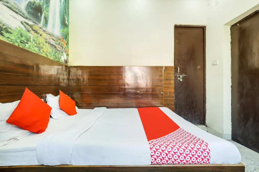 OYO 76240 Monika Guest House — отель с удобным расположением в Дели