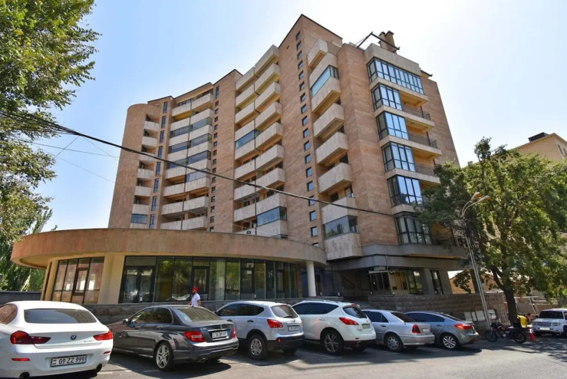 Apartments by Luxe Group DE114 — отель с удобствами в Ереван