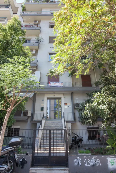 Fresh Spacious Studio Ampelokipoi Metro — отель в Афины, Греция