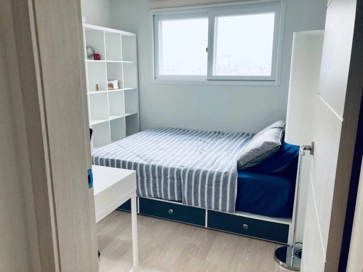 Chic, Modern Apartment Next to Hwagok Station — забронировать отель в Сеул