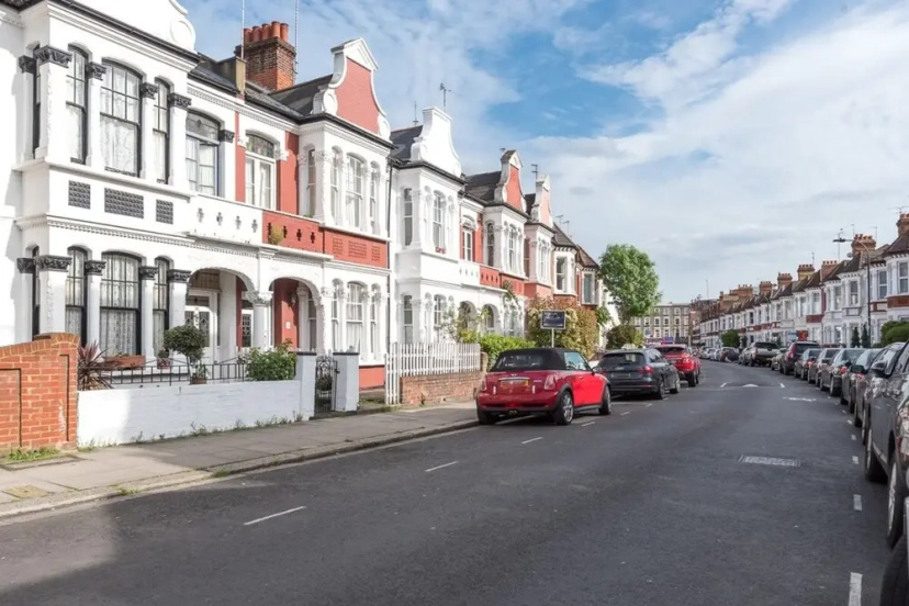 Homely 2 Bedroom Near Shepherd's Bush Tube — комфортный отель в Лондоне