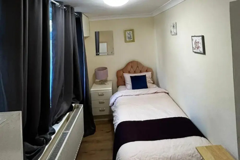 3 Bed Cottage Retreat - Private Garden & Parking 3 — отель в Лондоне, Соединенное Королевство