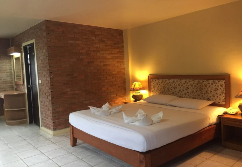 Цены на East Sea Resort в Паттайе
