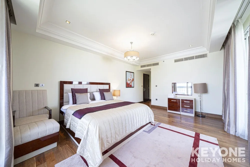 Grandeur Living 2BR plus Maid with Beach Access — отель с удобным расположением в Дубае
